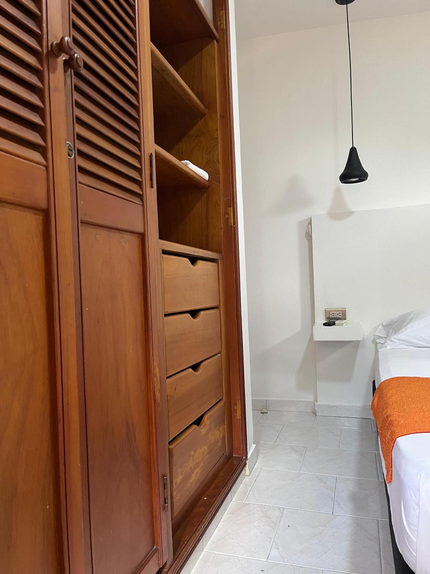 La 10b Hostal *
