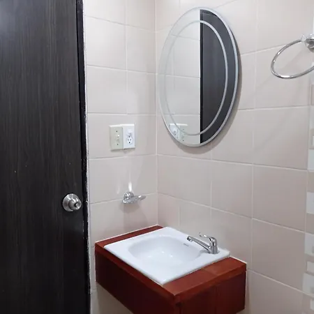 Hostal La 10b