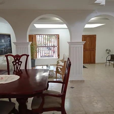 La 10b Hostal *