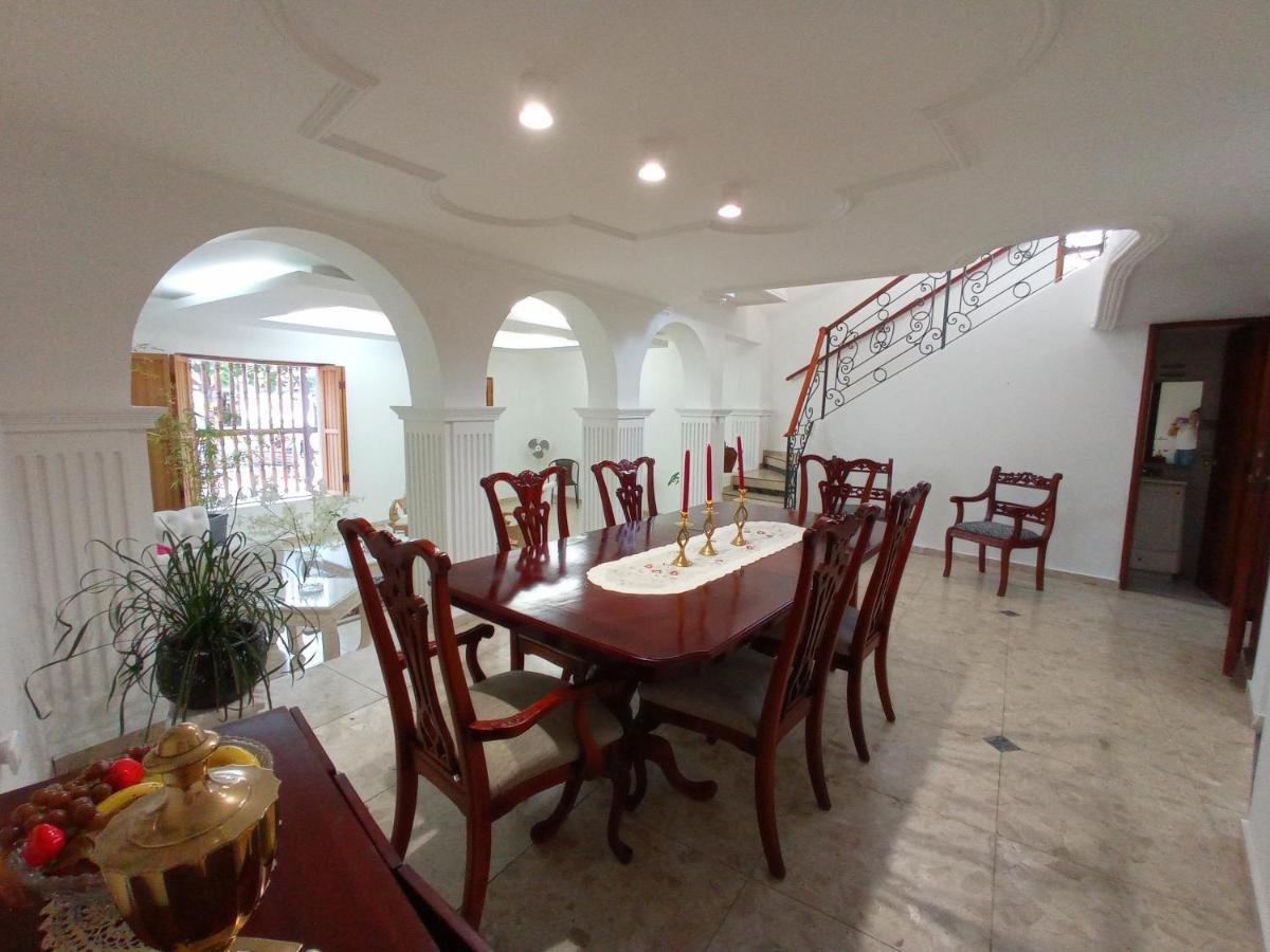 La 10b Hostal *