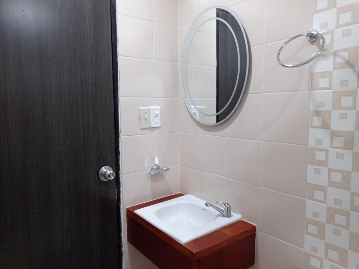 Hostal La 10b